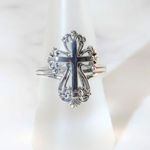 Cross Ring in Sterling Silver Size 5.75 - Picture 1 of 5